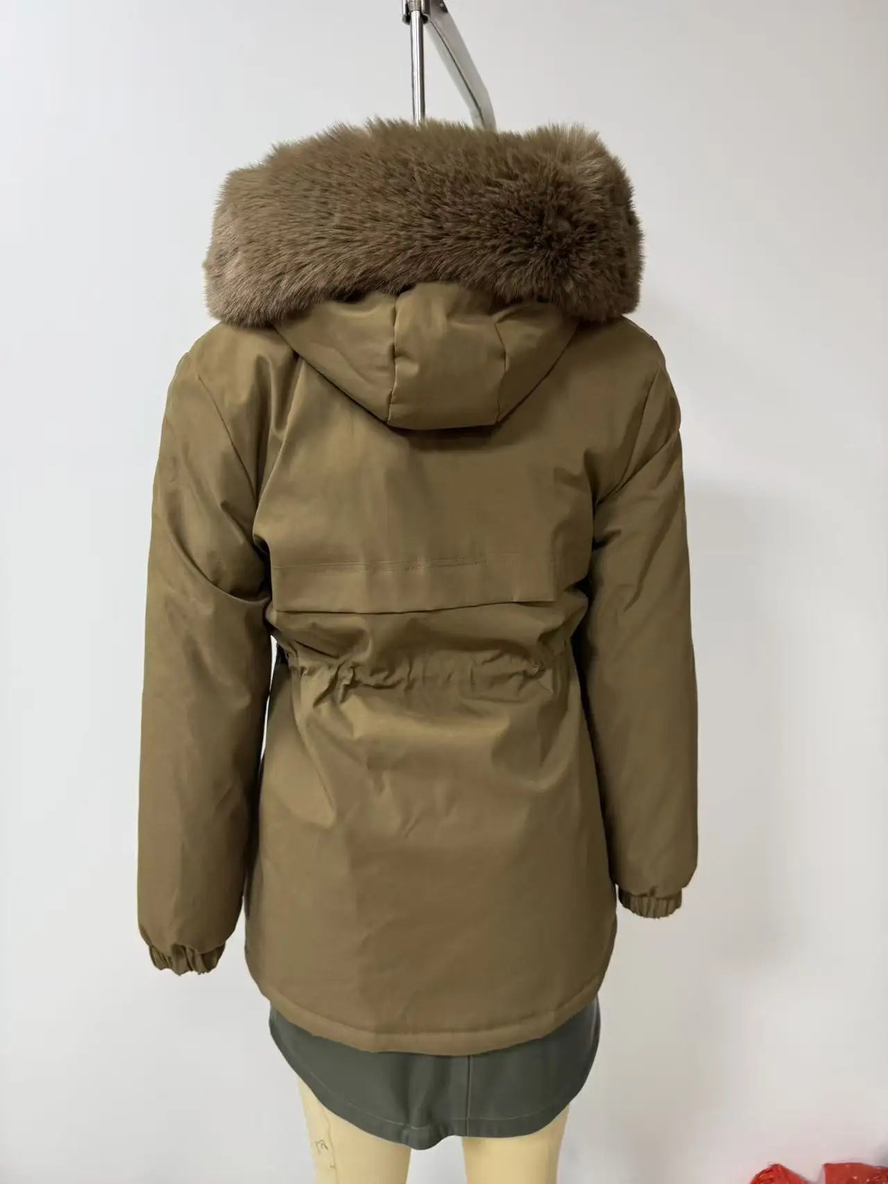 Abrigo de longitud media con capucha marrón oscuro para mujer recién llegado de invierno, chaqueta gruesa elegante y cálida. Parkas caqui, negro, azul y rosa.